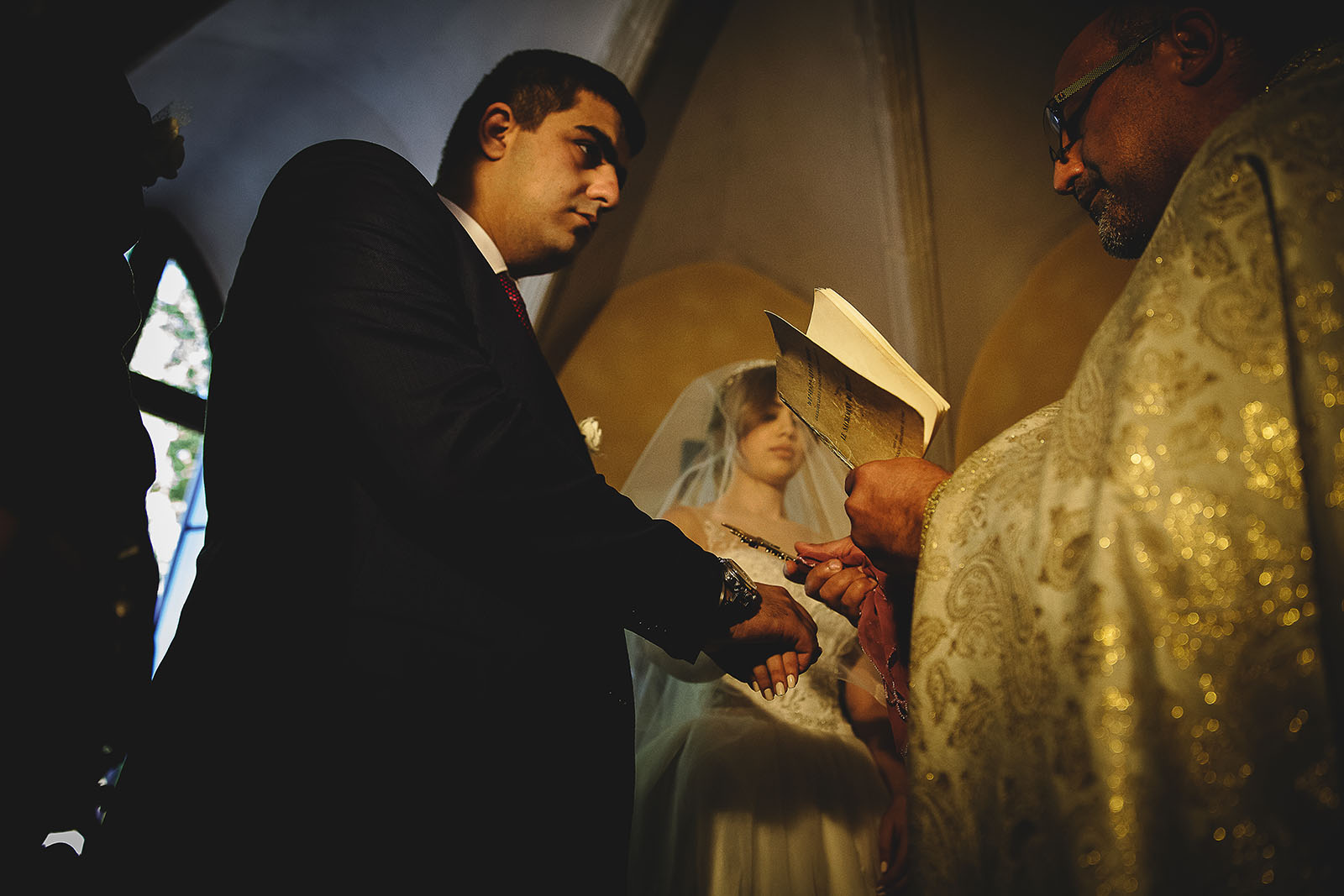 Mariage au Château de Beguin David Pommier photographe de mariage. Cérémonie des mariés venus d'Arménie