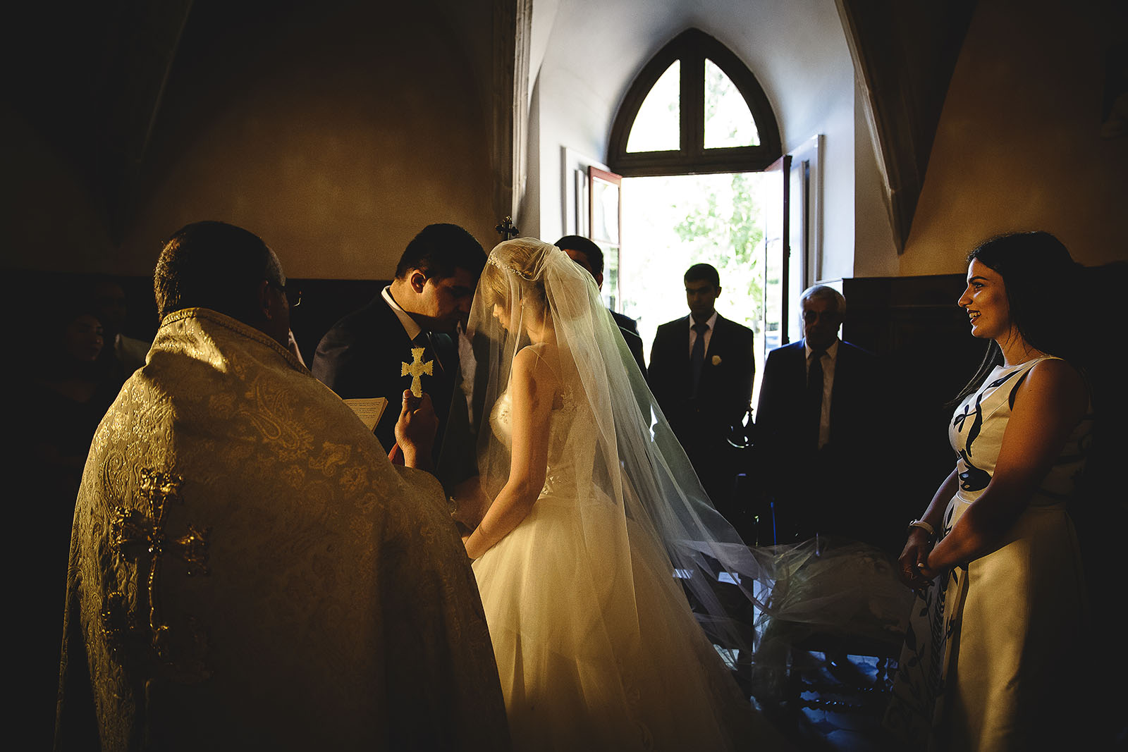 Mariage au Château de Beguin David Pommier photographe de mariage. Les mariés front contre front durant la cérémonie