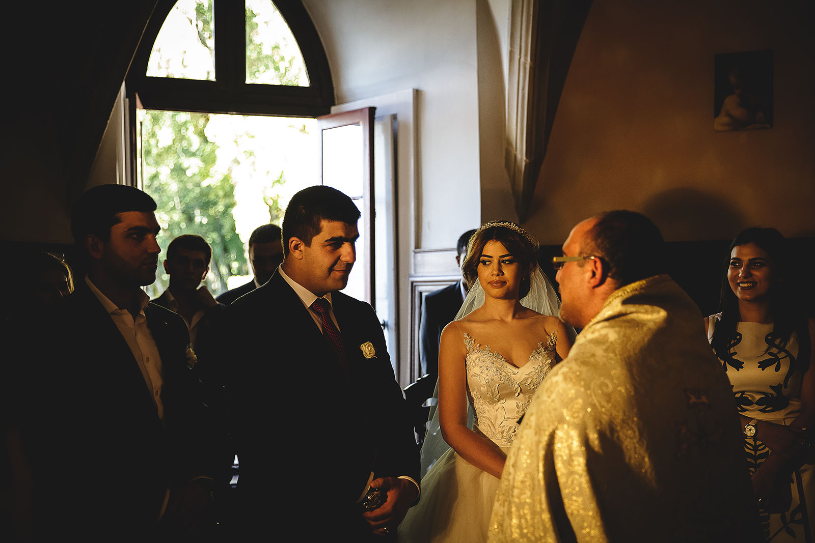 Mariage au Château de Beguin David Pommier photographe de mariage. Cérémonie religieuse dans la tradition arménienne
