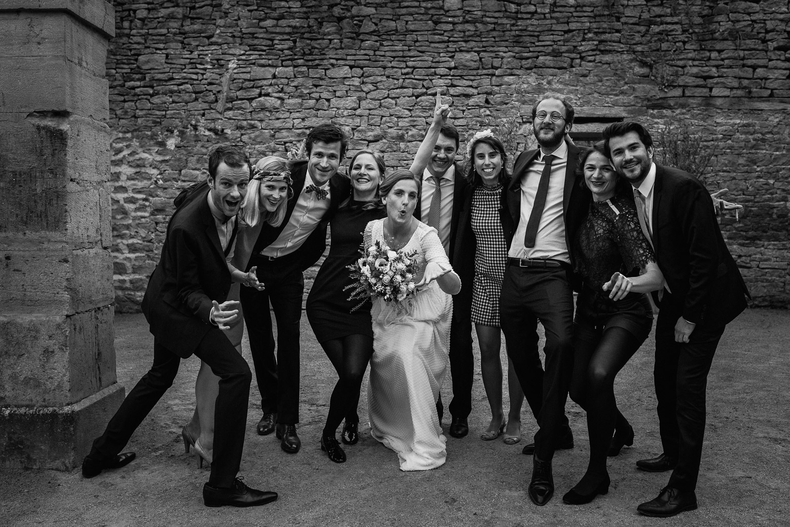 Reportage photo de mariage à Lyon - Manoir de la Garde. Photo de groupe
