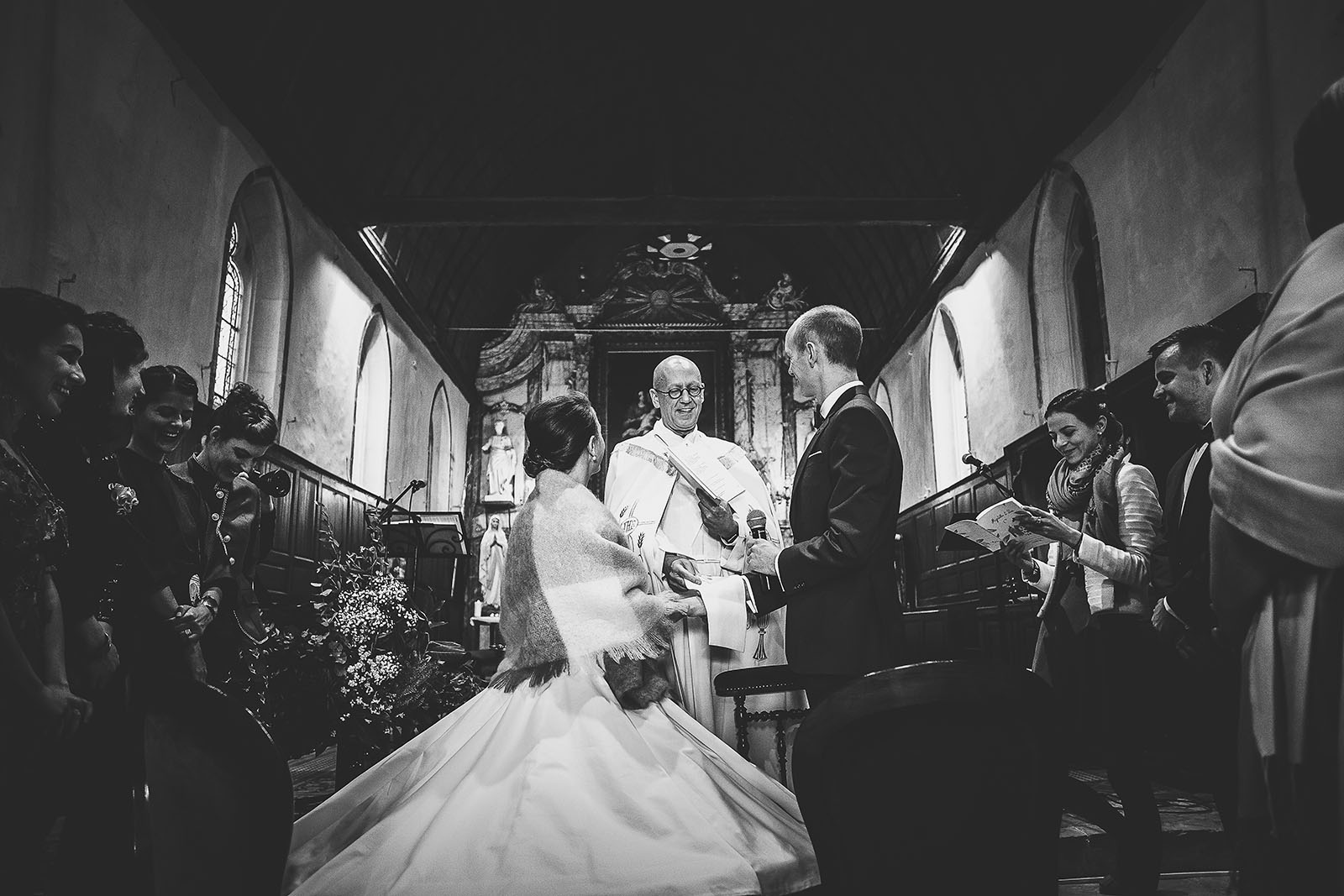 Mariage Manoir des Prévanches. David Pommier photographe de mariage. Cérémonie à l'église