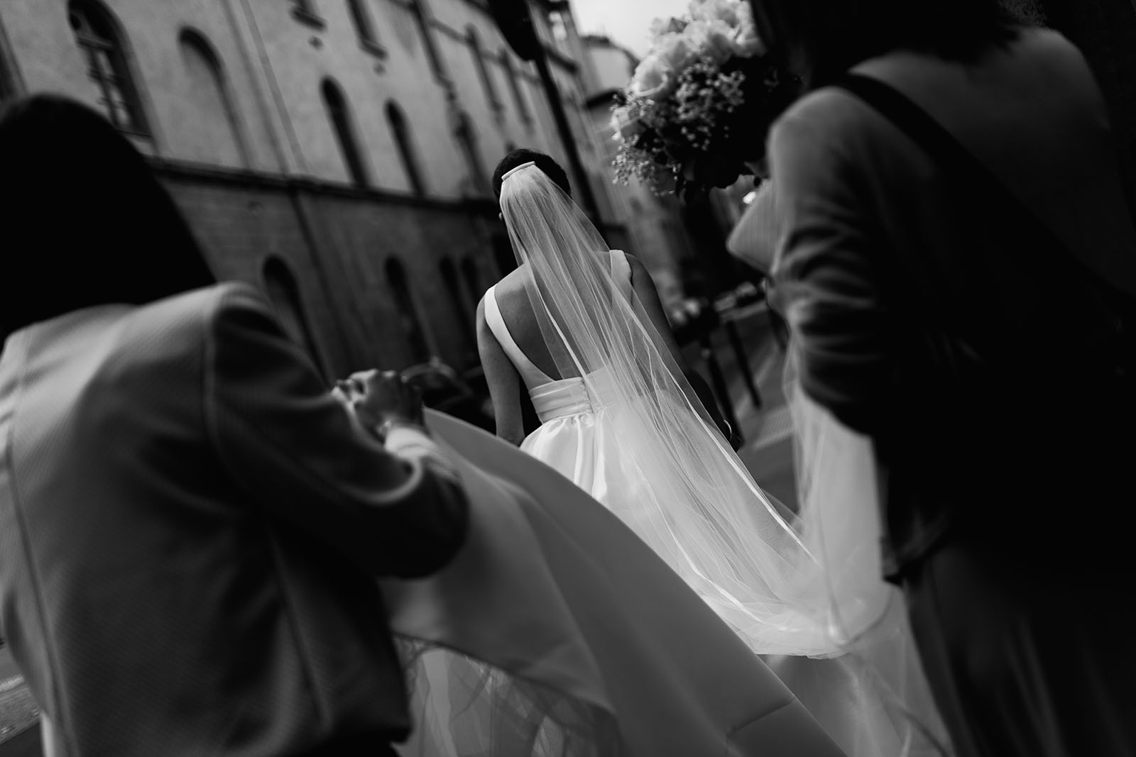 Photographe de mariage à Lyon. La robe de la mariée