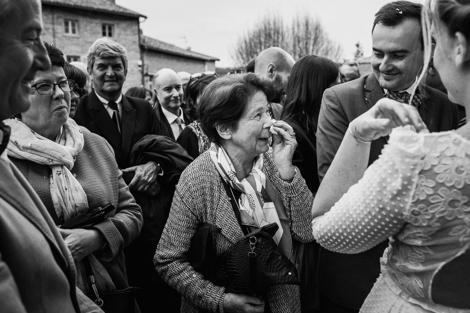 Reportage photo de mariage à Lyon - Manoir de la Garde. Emotion
