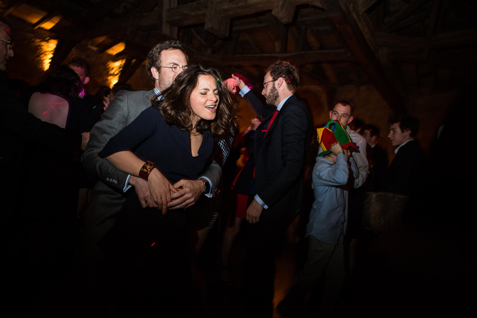 Reportage photo de mariage à Lyon - Manoir de la Garde Couple qui danse