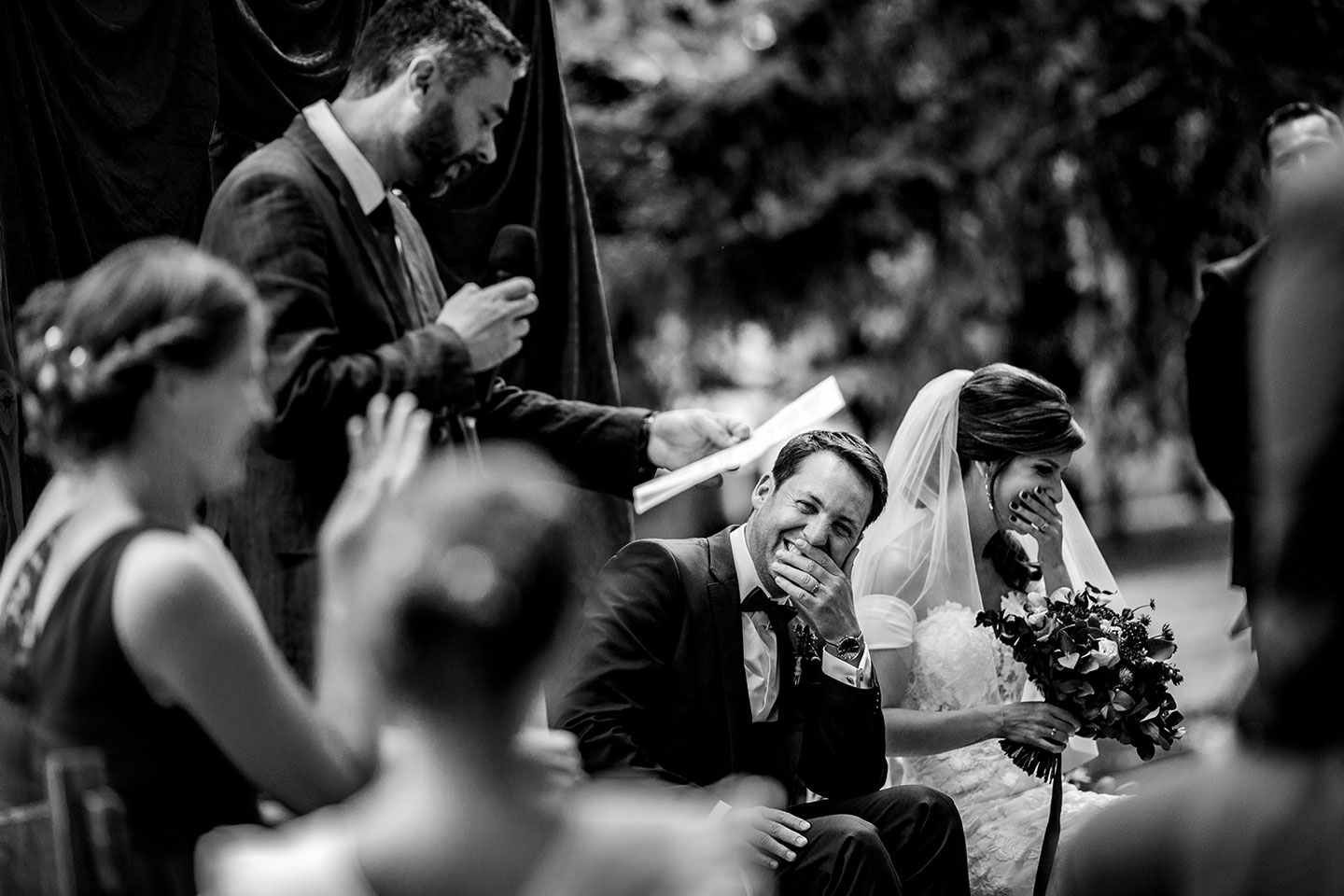 Meilleures photographies de mariage du photographe de mariage David Pommier. Château de Saulnat. Photographie de mariage lors d'une cérémonie laique. Comment choisir son photographe de mariage. Et pourquoi?
