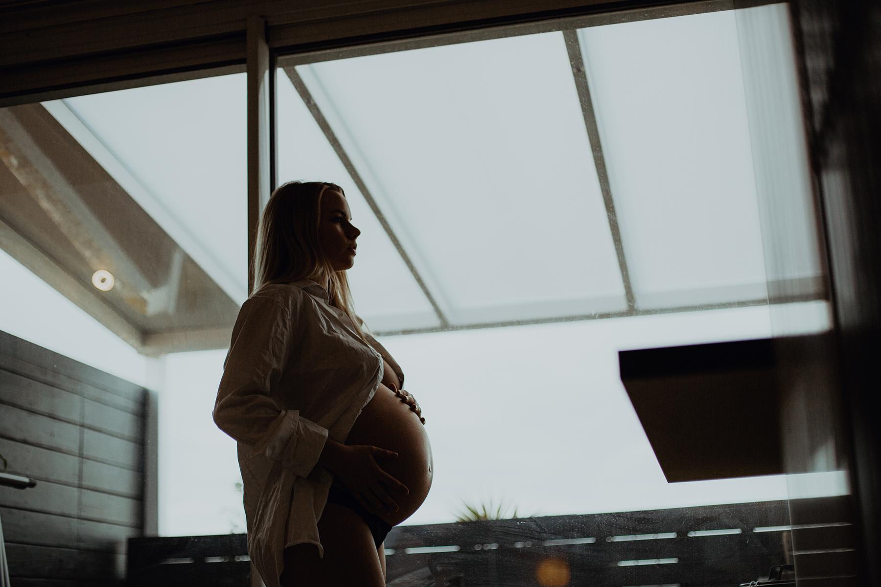 Photographe de femmes enceintes à Lyon. Photographe de famille à Lyon, grossesse et nouveau né